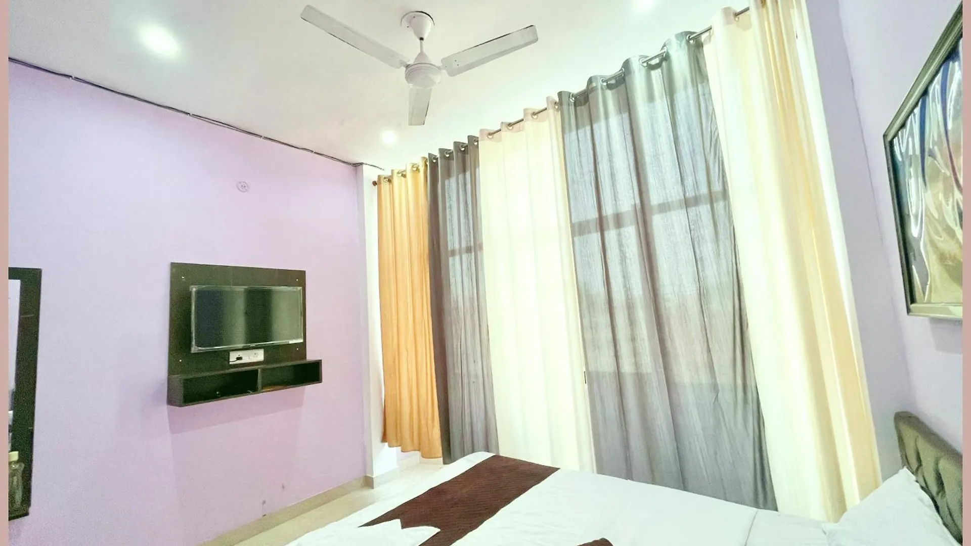 Fully Air-Conditioned - Hotel Shiv # Darshan Premium Near Kashi Vishwanath Temple - Kashi Vishwanath Temple - Free Public Parking And Wifi Facilities - Air Conditioning Room Βαρανάσι Ινδία