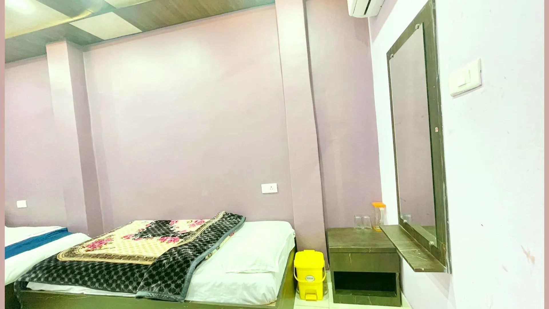 Fully Air-Conditioned - Hotel Shiv # Darshan Premium Near Kashi Vishwanath Temple - Kashi Vishwanath Temple - Free Public Parking And Wifi Facilities - Air Conditioning Room Βαρανάσι